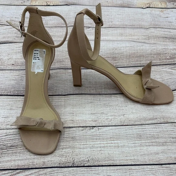 Marc Fisher Beige Ankle Strap Heels with Bow - Picture 1 of 8